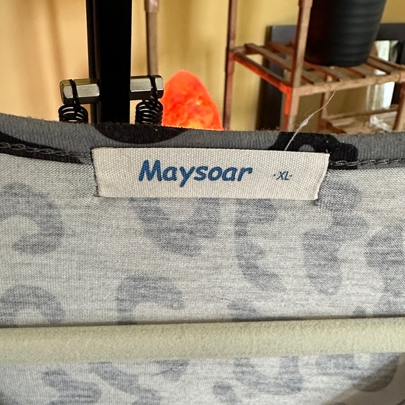 MAYSOAR XL Gray Leopard Print V-Neck Long Sleeve Tunic Top - Picture 2 of 5